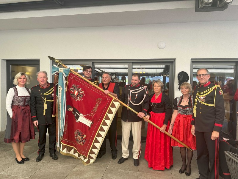 Übergabe der Fahne an den neuen Fähnrich im Jahr 2025